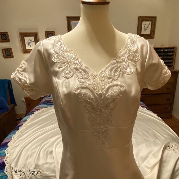 #17) Wedding Gown: Cream Roses - Picture 7 of 11